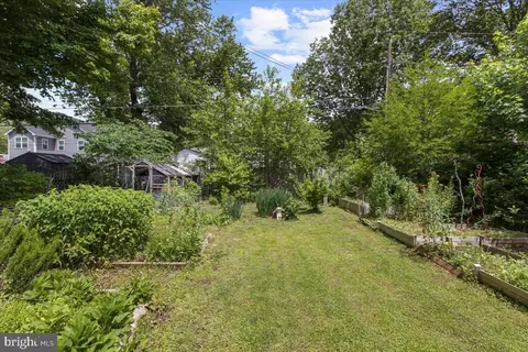 Exterior - 202 Lakeview Ave, Edgewater, MD 21037 photo 8 of 9