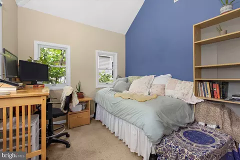 Bedroom - 202 Lakeview Ave, Edgewater, MD 21037 photo 5 of 8