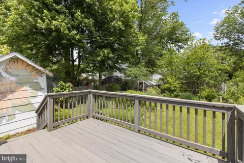 Exterior - 202 Lakeview Ave, Edgewater, MD 21037 photo 4 of 9