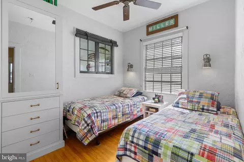 Bedroom - 43 E Lake Dr, Annapolis, MD 21403 photo 2 of 3