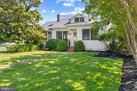 43 E Lake Dr, Annapolis, MD 21403