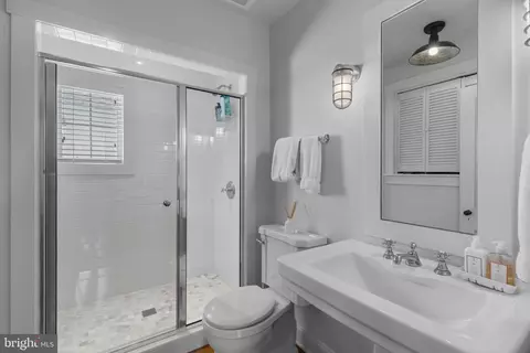 Bath - 43 E Lake Dr, Annapolis, MD 21403 photo 2 of 2