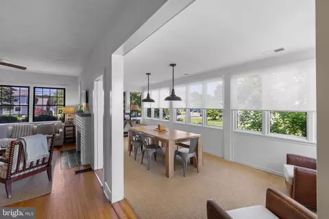 Exterior - 43 E Lake Dr, Annapolis, MD 21403 photo 3 of 4