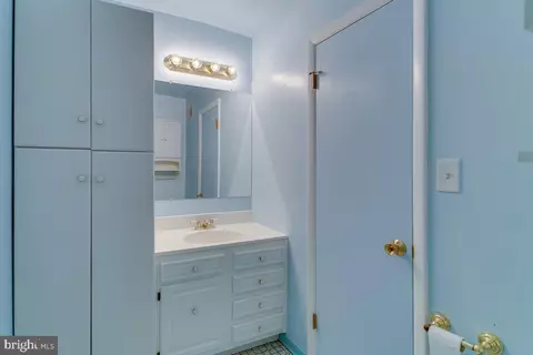 Bath - 7607 Stoney Harbor Ct, Pasadena, MD 21122 photo 2 of 6