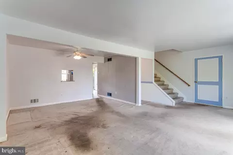 Living - 7607 Stoney Harbor Ct, Pasadena, MD 21122 photo 5 of 10