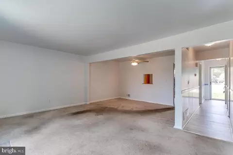 Living - 7607 Stoney Harbor Ct, Pasadena, MD 21122 photo 4 of 10