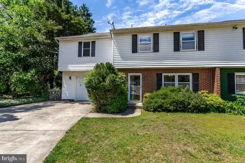 Exterior - 7607 Stoney Harbor Ct, Pasadena, MD 21122 photo 4 of 23