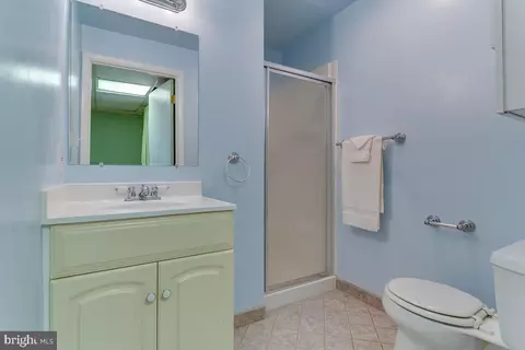 Bath - 7607 Stoney Harbor Ct, Pasadena, MD 21122 photo 6 of 6