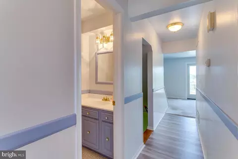 Entry Way - 7607 Stoney Harbor Ct, Pasadena, MD 21122 photo 4 of 6