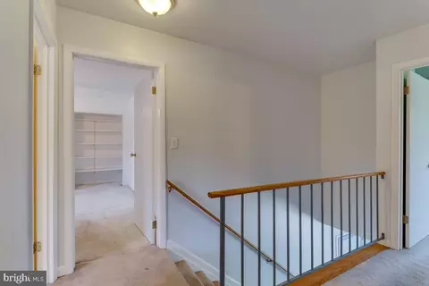 Entry Way - 7607 Stoney Harbor Ct, Pasadena, MD 21122 photo 6 of 6