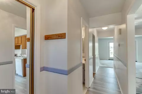 Entry Way - 7607 Stoney Harbor Ct, Pasadena, MD 21122 photo 2 of 6