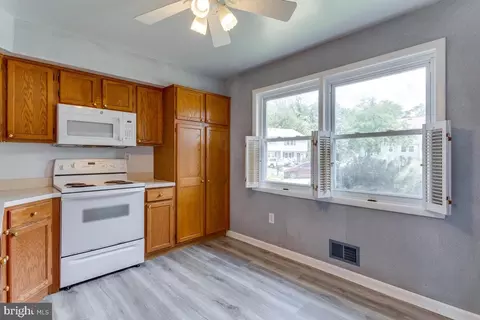 Kitchen - 7607 Stoney Harbor Ct, Pasadena, MD 21122 photo 1 of 2