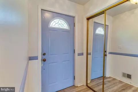 Entry Way - 7607 Stoney Harbor Ct, Pasadena, MD 21122 photo 3 of 6