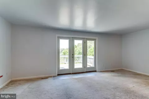 Living - 7607 Stoney Harbor Ct, Pasadena, MD 21122 photo 2 of 10