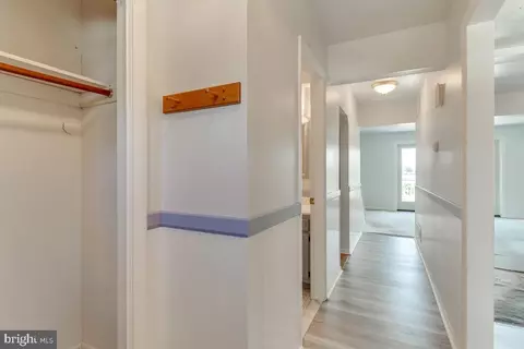 Entry Way - 7607 Stoney Harbor Ct, Pasadena, MD 21122 photo 1 of 6