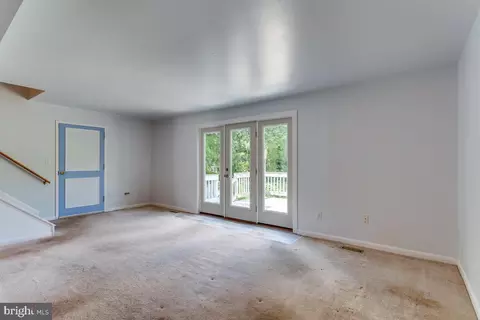 Living - 7607 Stoney Harbor Ct, Pasadena, MD 21122 photo 6 of 10
