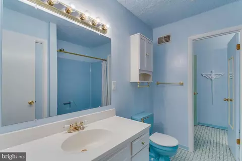 Bath - 7607 Stoney Harbor Ct, Pasadena, MD 21122 photo 4 of 6