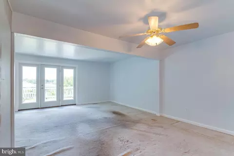 Living - 7607 Stoney Harbor Ct, Pasadena, MD 21122 photo 7 of 10
