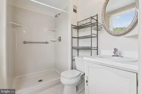 Bath - 1477 Mordor Ln, Hanover, MD 21076 photo 1 of 1