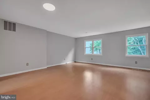 2054 Forest Hill Ln, Crofton, MD 21114 photo 8