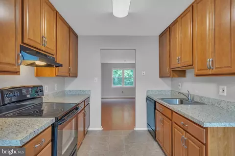 2054 Forest Hill Ln, Crofton, MD 21114 photo 5