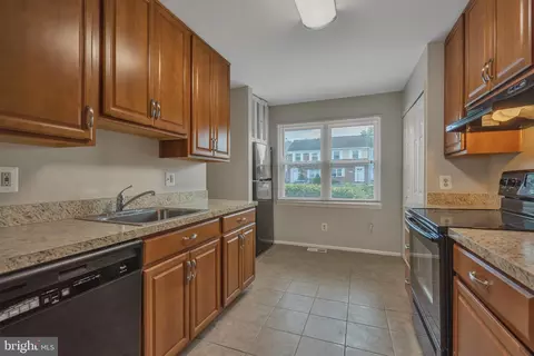 2054 Forest Hill Ln, Crofton, MD 21114 photo 4