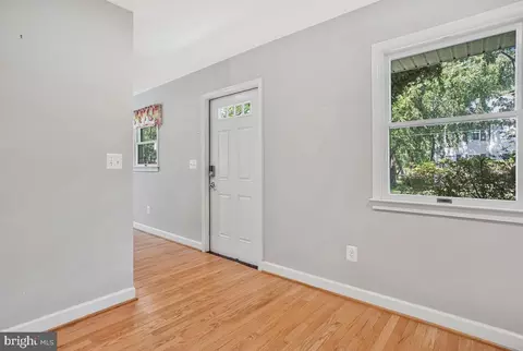 Entry Way - 1533 Wakefield Rd, Edgewater, MD 21037 photo 1 of 2