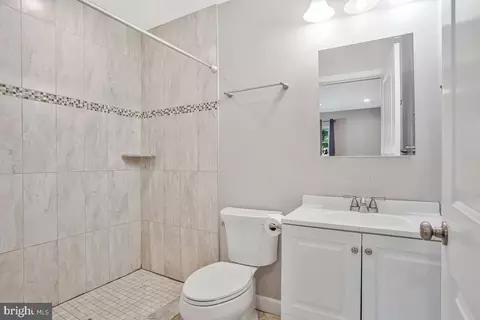 Bath - 1533 Wakefield Rd, Edgewater, MD 21037 photo 2 of 2