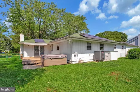 Exterior - 1533 Wakefield Rd, Edgewater, MD 21037 photo 3 of 7