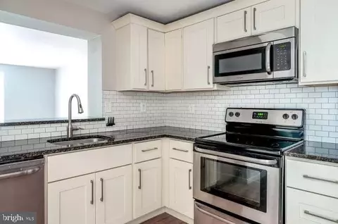 Kitchen - 2506 Log Mill Ct, Crofton, MD 21114 photo 2 of 2