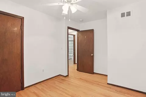 Entry Way - 30 Pennsylvania Ave, Edgewater, MD 21037 photo 4 of 4