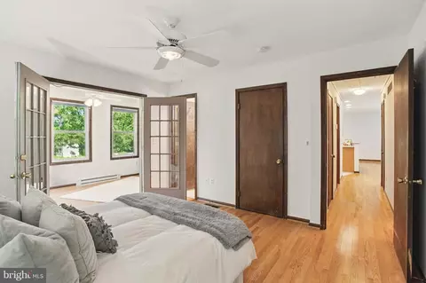 Bedroom - 30 Pennsylvania Ave, Edgewater, MD 21037 photo 2 of 5