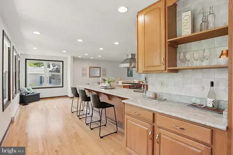 Kitchen - 30 Pennsylvania Ave, Edgewater, MD 21037 photo 2 of 5