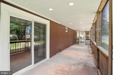 Exterior - 30 Pennsylvania Ave, Edgewater, MD 21037 photo 3 of 6