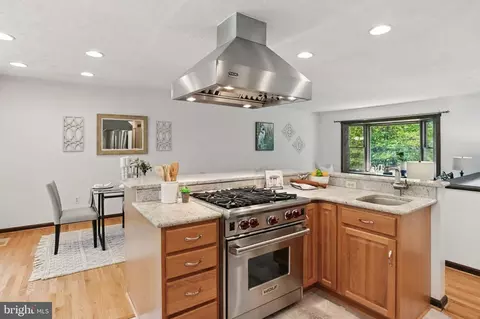 Kitchen - 30 Pennsylvania Ave, Edgewater, MD 21037 photo 3 of 5