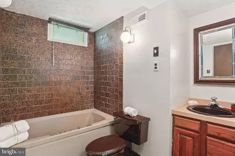 Bath - 30 Pennsylvania Ave, Edgewater, MD 21037 photo 3 of 3