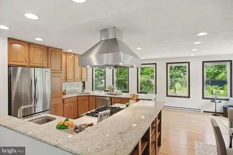 Kitchen - 30 Pennsylvania Ave, Edgewater, MD 21037 photo 5 of 5