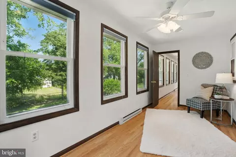 Entry Way - 30 Pennsylvania Ave, Edgewater, MD 21037 photo 2 of 4