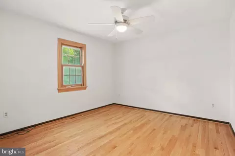 Bedroom - 30 Pennsylvania Ave, Edgewater, MD 21037 photo 3 of 5