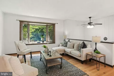 Living - 30 Pennsylvania Ave, Edgewater, MD 21037 photo 2 of 7