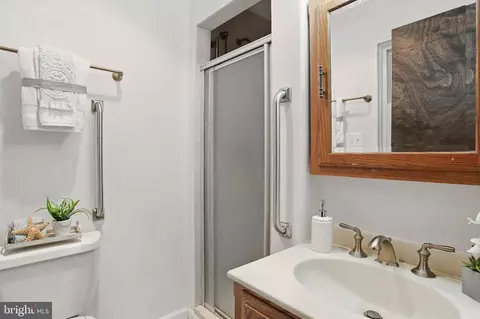 Bath - 30 Pennsylvania Ave, Edgewater, MD 21037 photo 1 of 3