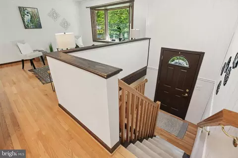 Entry Way - 30 Pennsylvania Ave, Edgewater, MD 21037 photo 1 of 4