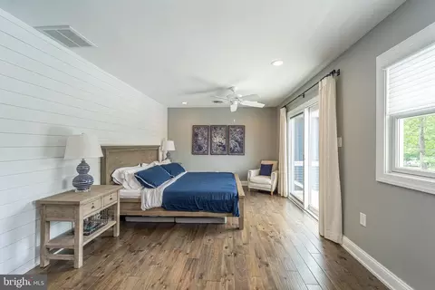Bedroom - 3930 Cove Rd, Edgewater, MD 21037 photo 2 of 7