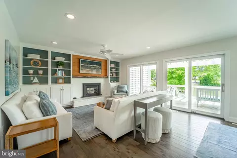 Living - 3930 Cove Rd, Edgewater, MD 21037 photo 2 of 3