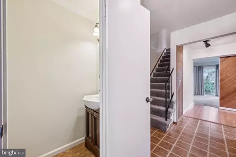 Entry Way - 225 Dunlap Rd, Pasadena, MD 21122 photo 4 of 4