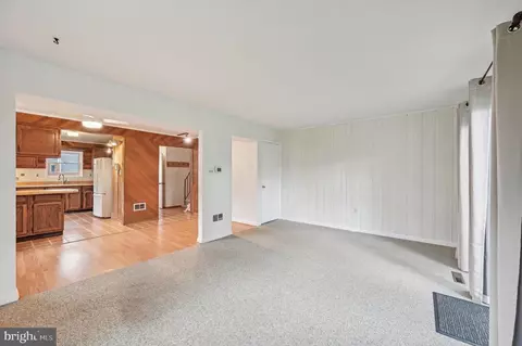 Living - 225 Dunlap Rd, Pasadena, MD 21122 photo 1 of 5
