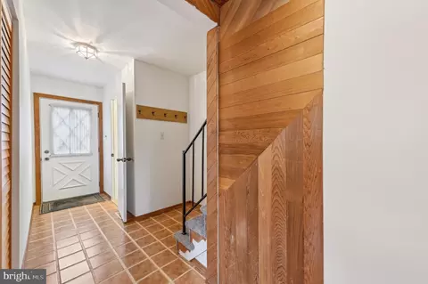 Entry Way - 225 Dunlap Rd, Pasadena, MD 21122 photo 1 of 4