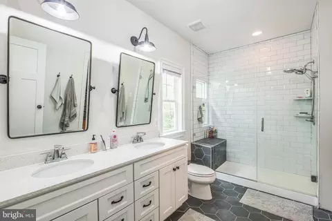 Bath - 166 Nutwell Rd, Deale, MD 20751 photo 1 of 2