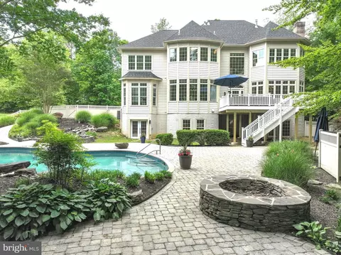 3452 Monarch Dr, Edgewater, MD 21037