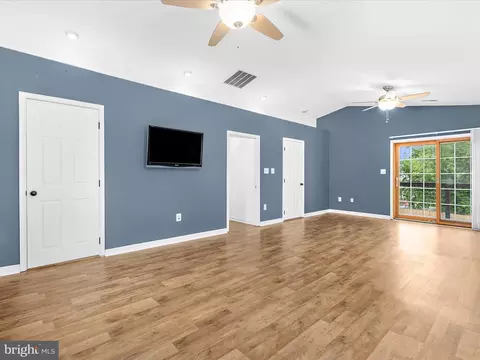 Living - 8475 Sexton Rd, Pasadena, MD 21122 photo 7 of 15